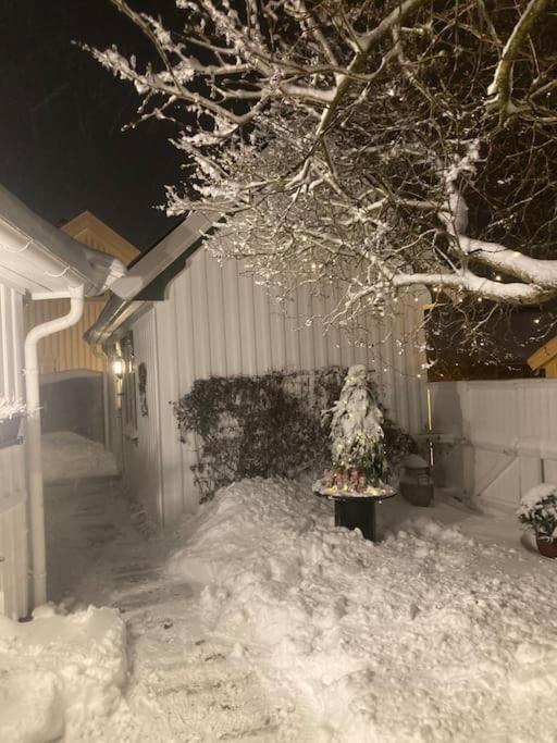Idyllisk Lite Anneks Med Enestaende Uteplass Larvik Exterior foto